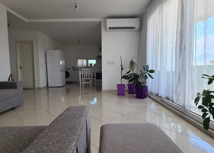 With Breathtaking View Just 10 Mins From The Center Rum i privatbostad *